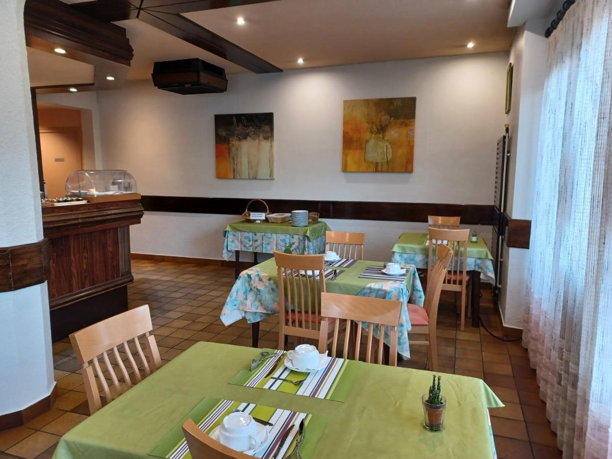 Logis - Hotel Restaurant Bellevue Annecy Bagian luar foto