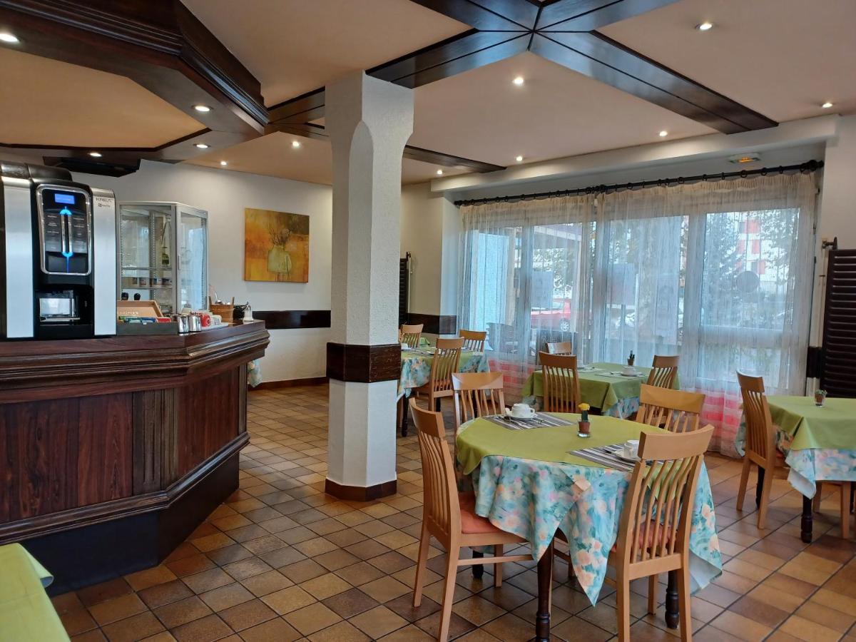Logis - Hotel Restaurant Bellevue Annecy Bagian luar foto