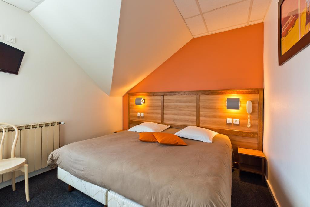 Logis - Hotel Restaurant Bellevue Annecy Bagian luar foto