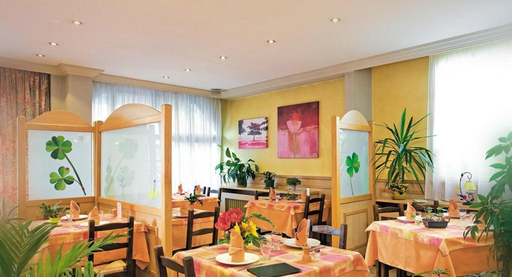 Logis - Hotel Restaurant Bellevue Annecy Bagian luar foto