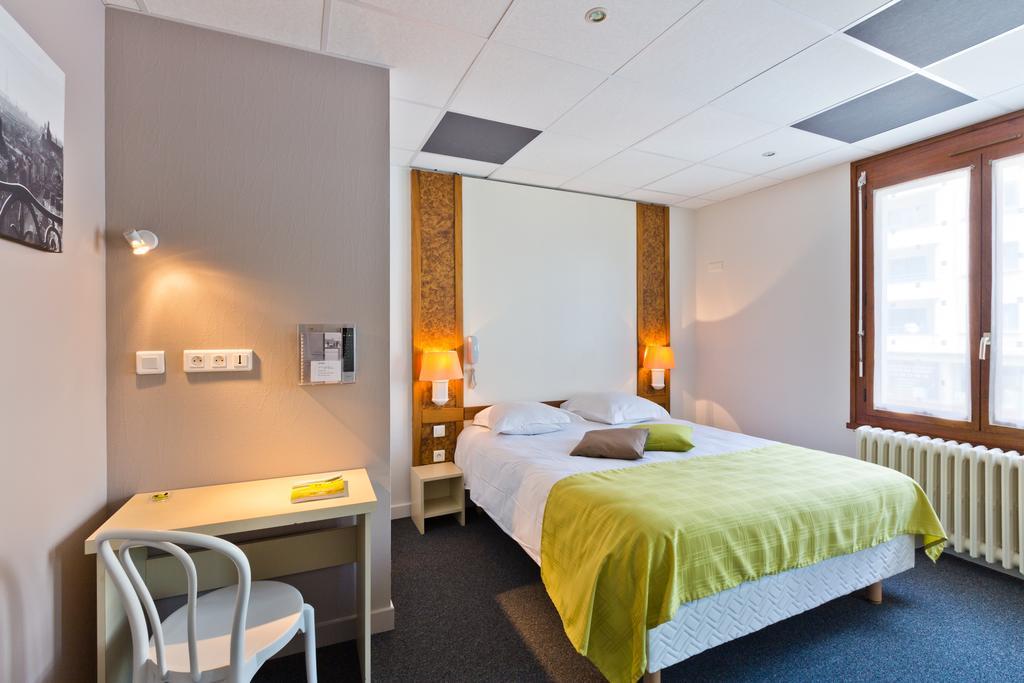 Logis - Hotel Restaurant Bellevue Annecy Bagian luar foto