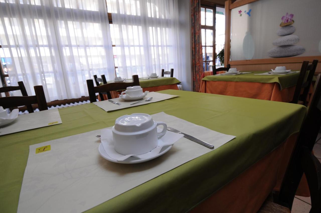 Logis - Hotel Restaurant Bellevue Annecy Bagian luar foto